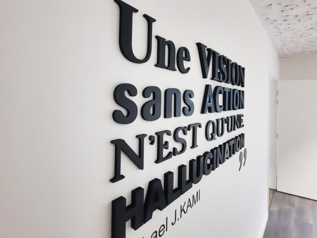 Décoration Emprint Cholet lettre relief décoration d'intérieur par Emprint enseigne et signalétique